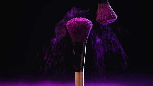 Cosmetic Brushes Holi Paint Pink Dust Black Background — Stock Photo, Image