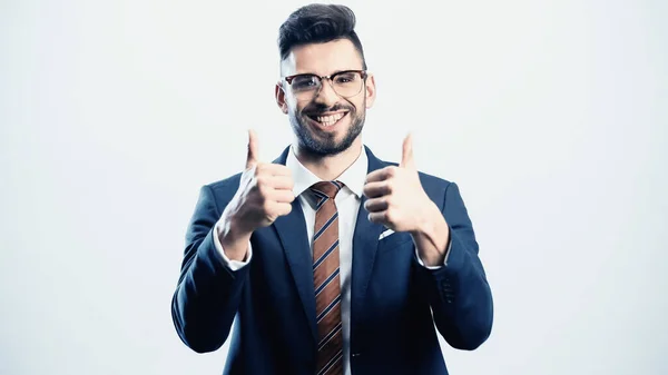 Odnoszący Sukcesy Biznesmen Pokazujący Kciuki Górę Uśmiechając Się Kamery Odizolowanej — Zdjęcie stockowe