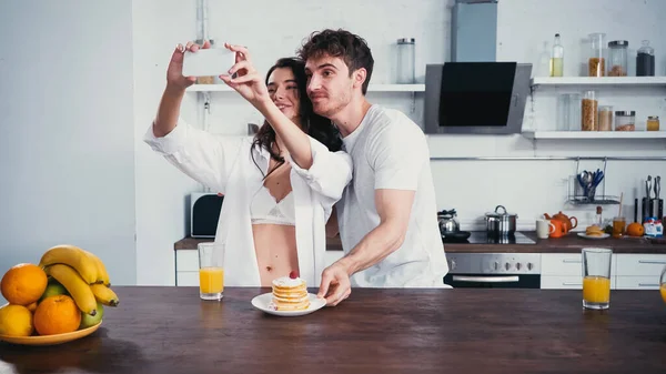 Smiling Woman Shirt Bra Taking Selfie Boyfriend Pancakes — Stock Photo, Image