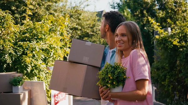 Happy Husband Wife Walking Carton Boxes Plant Relocation Concept — Stock Photo, Image