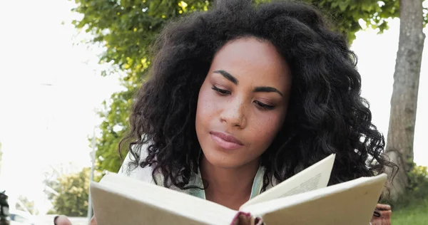 Curly African American Woman Reading Book Hardcover — Stock Photo, Image