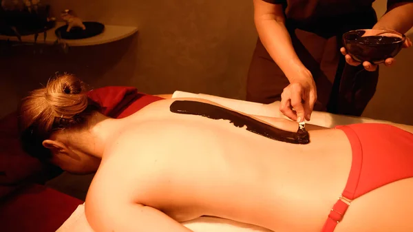 Masseur Applying Mud Spatula Body Young Client Spa Salon — Stock Photo, Image