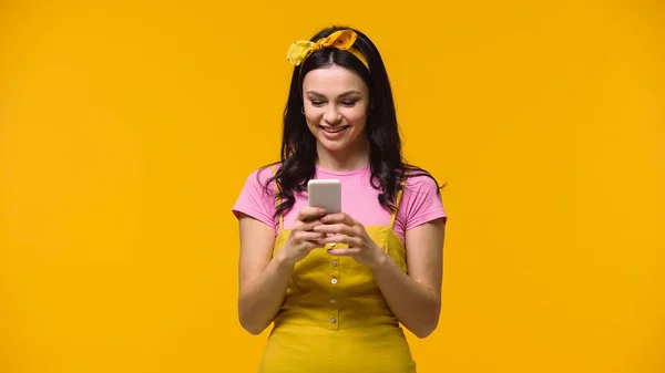 Pretty Smiling Woman Using Mobile Phone Isolated Yellow — Stock Photo, Image