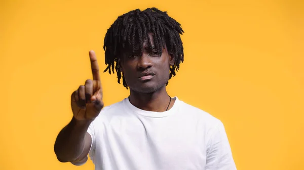 Portrait African American Man Showing Finger Isolated Yellow — Stock Photo, Image