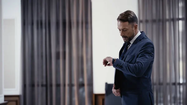 Bearded Businessman Suit Looking Watch Holding Paper Folder — Foto Stock