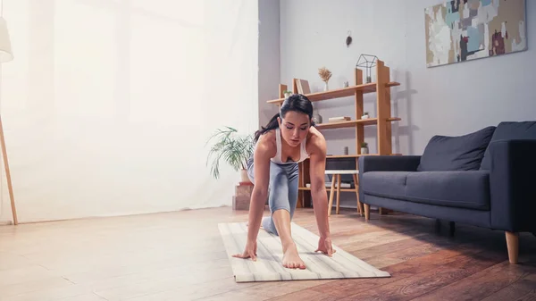 Sportswoman Exercising Couch Fitness Mat Home — Stock Photo, Image