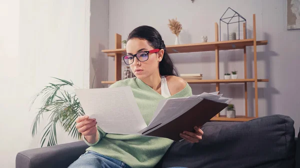 Young Student Eyeglasses Holding Papers Paper Folder Couch — Stock Photo, Image