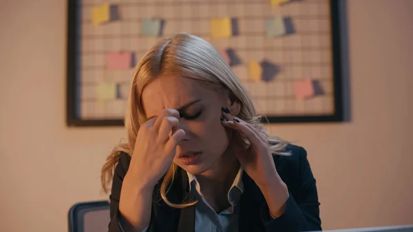 Young Businesswoman Suffering Headache Office Evening — Stock Photo, Image