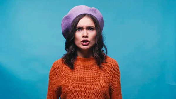 Angry Woman Talking While Looking Camera Isolated Blue — Stock Photo, Image