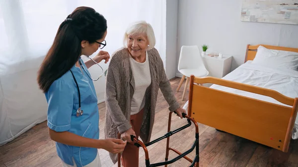 Cheerful Senior Woman Stepping Walkers Brunette Nurse — Stock Photo, Image