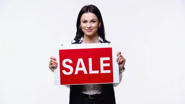 Брокер в формальной одежды холдинг вывеска с продажей надписи изолированы на белом — стоковое фото