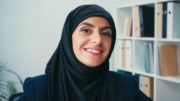 Positive arabian businesswoman in hijab looking at camera — Stock Photo