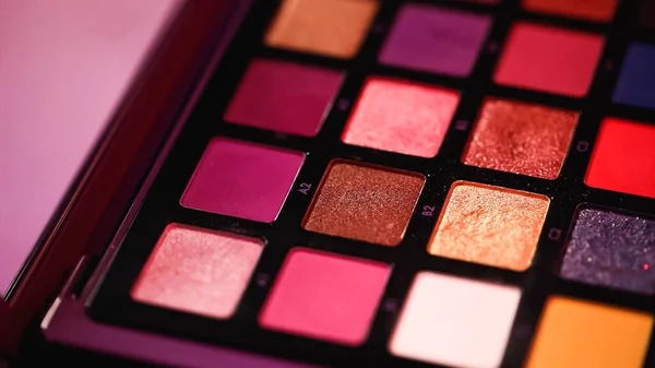 Close up of colorful eye shadow palette — Stock Photo