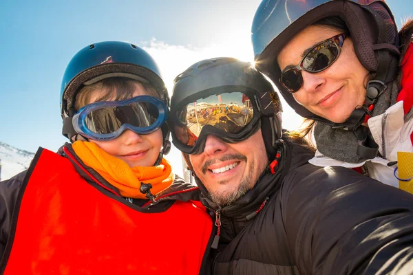 Selfie rodinná zimní dovolená — Stock fotografie
