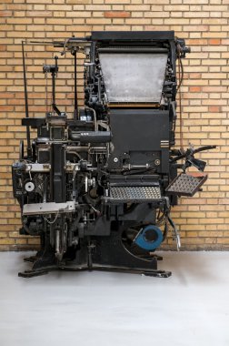 Linotype makine