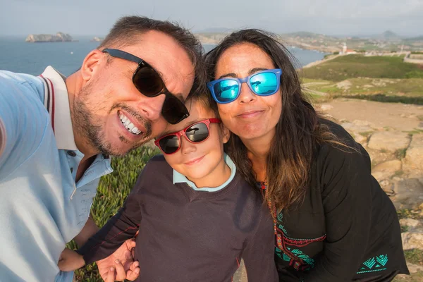 Selfien perhe — kuvapankkivalokuva