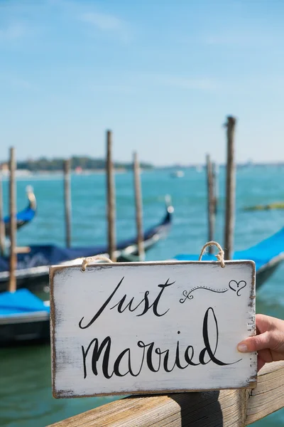 Знак "Только что женился" — стоковое фото