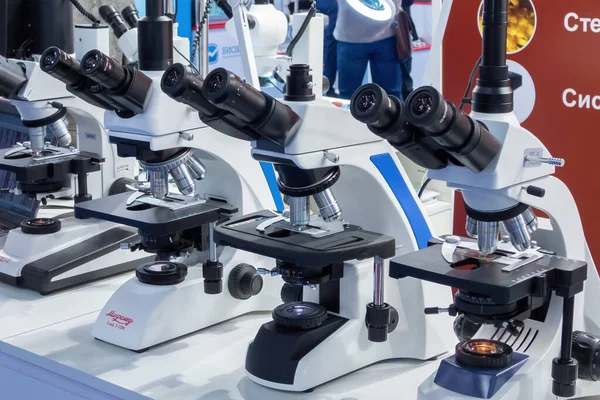 New microscopes on the Exhibition of laboratory equipment — Stock Photo, Image