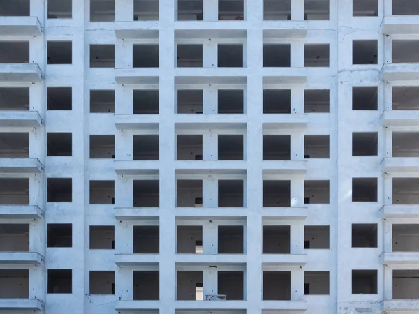 Fragment de la façade de l'immeuble d'appartements de grande hauteur — Photo