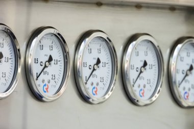 Basınç sensörleri ECWATECH sergisi üzerinde tuşlar yapıyor. Crocus Fuarı