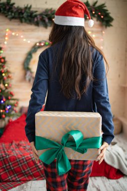 Kadın Tutma Hediye Kutuları. Noel Yeni Yıl Kavramı