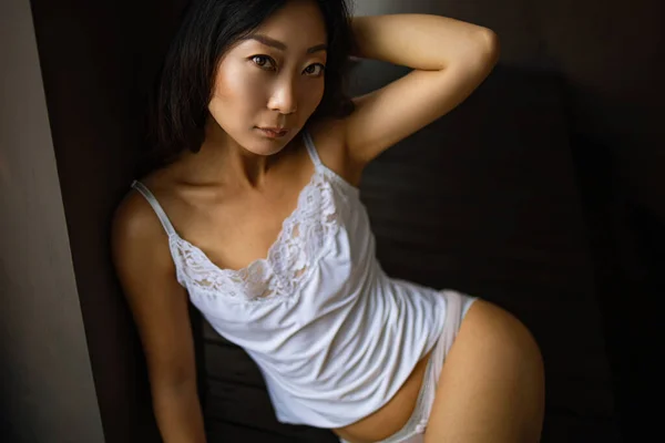 Bella Cinese Asiatico Donna Bianco Shirt — Foto Stock