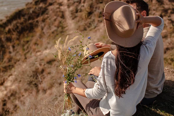 Couple Enjoying View Mountain Autumn — Stock Photo, Image