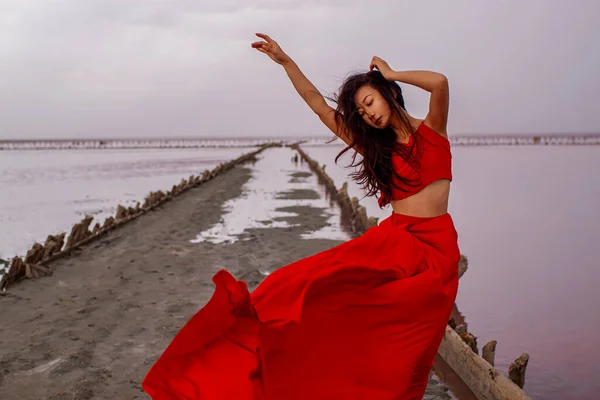 Elegant Woman Red Silky Dress Walking Salt Fantastic Lake Sunset — Stock Photo, Image