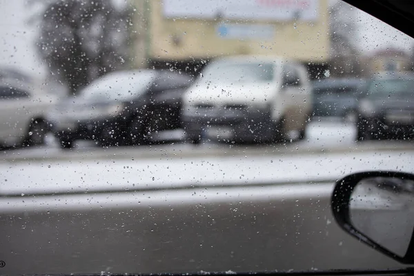 Капли Стекло Вид Окна Автомобиля Время Дождя Влажного Снега — стоковое фото