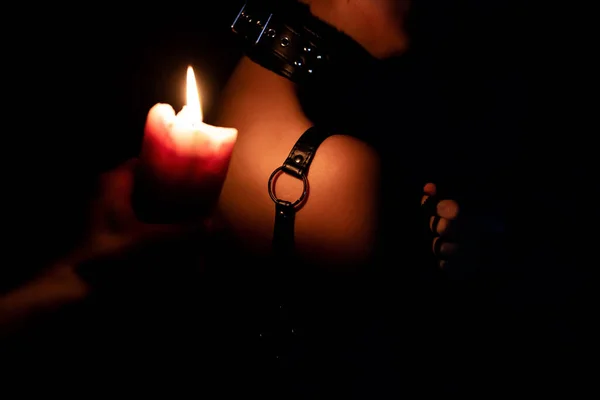 Zincirli Yakalı Güzel Seksi Kadın Köle. Hakimiyet Konsepti.