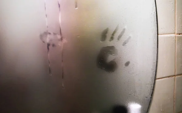 Islak, sisli, El İzli Ayna