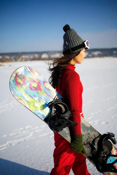 Азіатська Жінка Одягнена Сноуборд Маска Трек Костюм Rests Snowboard — стокове фото