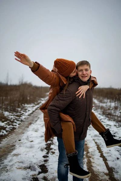 Cute Loving Couple Winter Outdoor — Stock Photo, Image