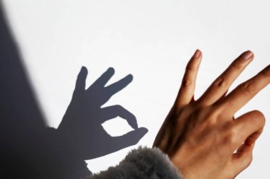 Duvardaki Hareketi Onaylayan Eller