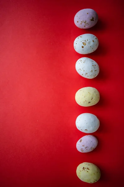 Композиция Красивыми Пасхальными Яйцами Цветном Фоне Скопировать Пространство — стоковое фото