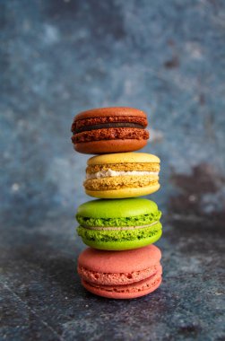 Makarna ya da Makarna Renkli Arkaplanda Tatlı ve Renkli Tatlı