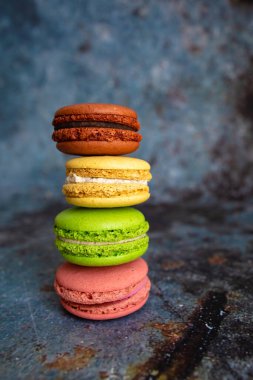 Makarna ya da Makarna Renkli Arkaplanda Tatlı ve Renkli Tatlı