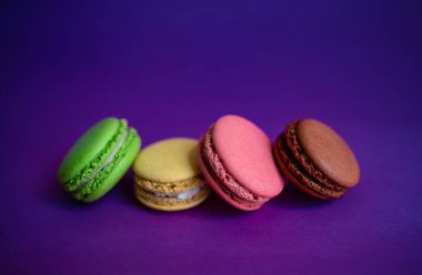 Makarna ya da Makarna Renkli Arkaplanda Tatlı ve Renkli Tatlı