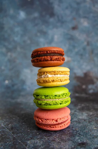 Makarna ya da Makarna Renkli Arkaplanda Tatlı ve Renkli Tatlı