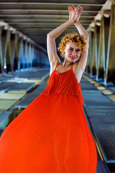 Beautiful Glamour Blonde Woman Curly Hair Red Dress Dancing Bridge — Stock Photo, Image