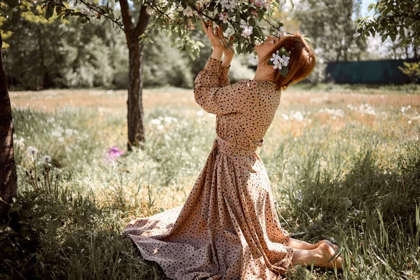 White Young Woman Red Hair Pink Dress Stands Flowering Apple — Stockfoto