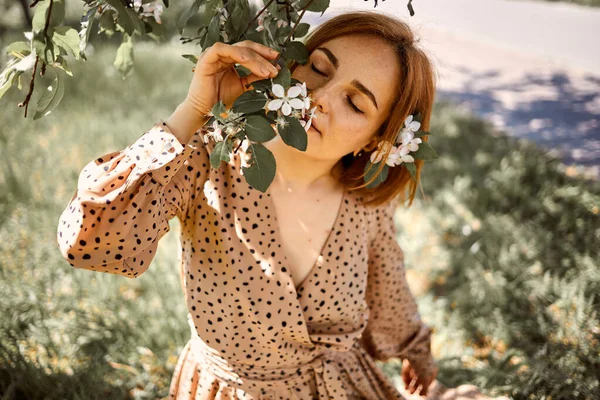 White Young Woman Red Hair Pink Dress Stands Flowering Apple — Stockfoto