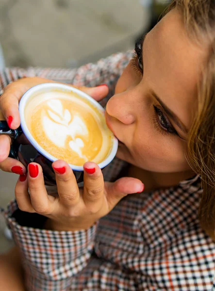 Attractive Woman Drinking Coffee Summer Outdoor Cafe — Stock Photo, Image