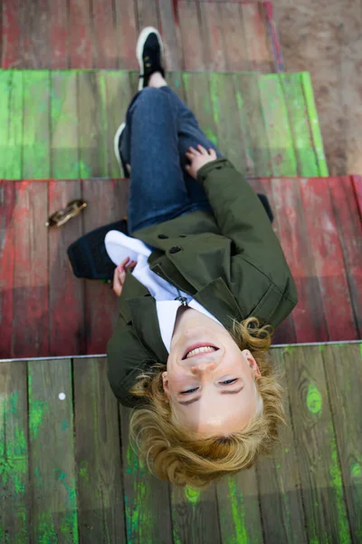 Roztomilé Blondýny Dospívající Dívka Hrát Parku Hřiště — Stock fotografie