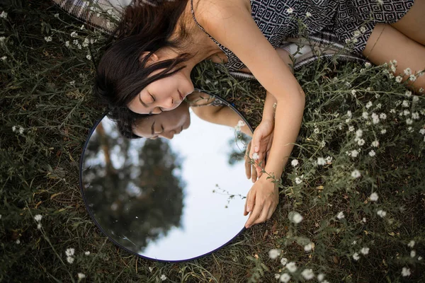 Portrait Pretty Young Romantic Asian Woman Sitting Chamomile Flower Field — Stock Photo, Image