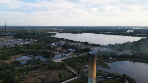 Заводська Труба Випускає Дим Заморожене Повітря — стокове відео