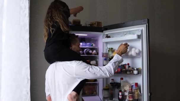 Father Her Daughter Having Snack Time Together Kitchen Open Refrigerator — Stock Video