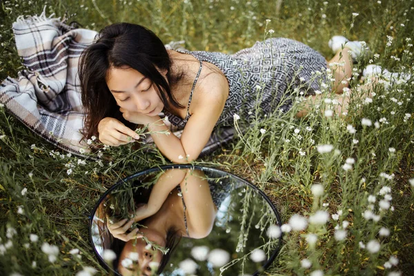 Portrait Pretty Young Romantic Asian Woman Sitting Chamomile Flower Field — Stock Photo, Image