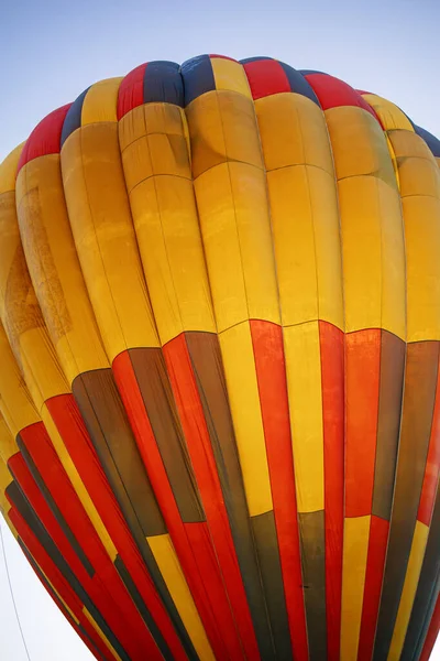 Balony Ogrzane Powietrze Leć Niebieskie Niebo — Zdjęcie stockowe