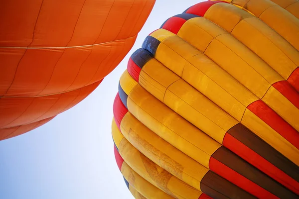 Balony Ogrzane Powietrze Leć Niebieskie Niebo — Zdjęcie stockowe